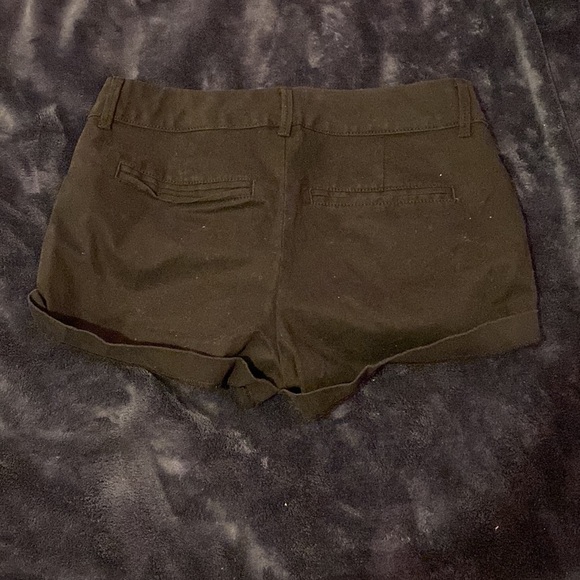 Old navy shorts - Picture 2 of 2